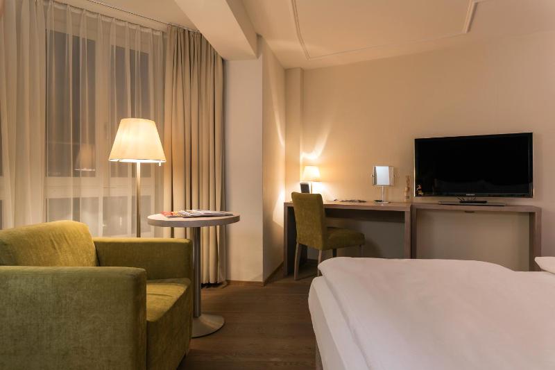 Superior King Room image 2