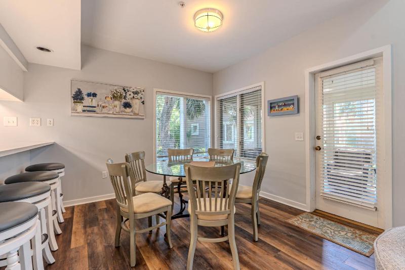 Steps to Beach Palmetto Dunes Suite With Pool & Hot Tub - image 15