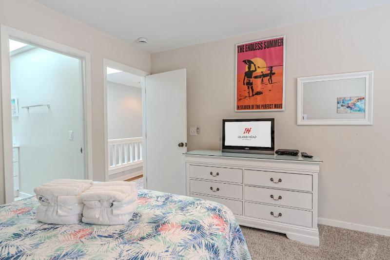Steps to Beach Palmetto Dunes Suite With Pool & Hot Tub - image 4