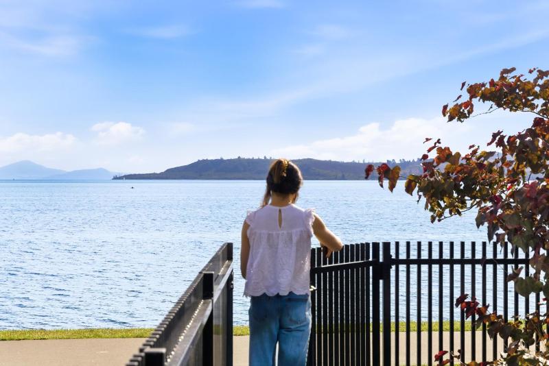 Roam Taupo Lake Front Unit 1 - Spa Pool - image 35