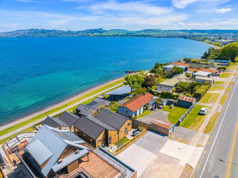 Roam Taupo Lake Front Unit 1 - Spa Pool - image 24