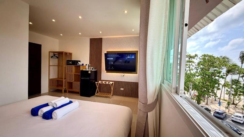 Time Out Beachfront Suites - image 6