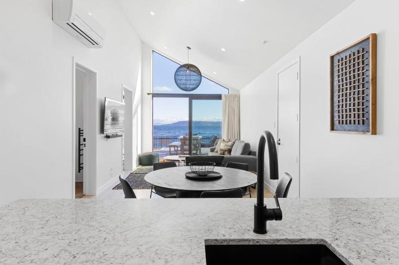 Roam Taupo Lake Front Unit 2 - Spa Pool - image 47