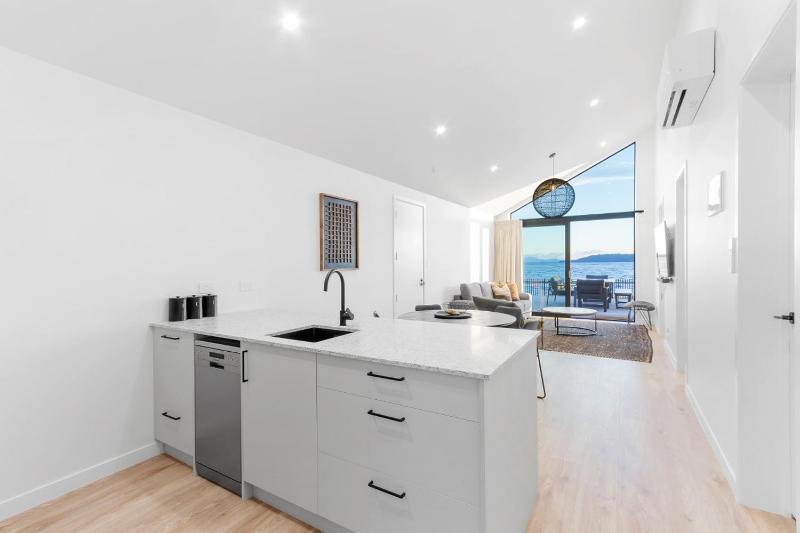 Roam Taupo Lake Front Unit 2 - Spa Pool - image 19