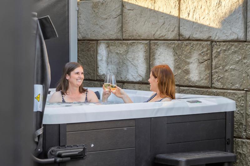 Roam Taupo Lake Front Unit 2 - Spa Pool - image 15