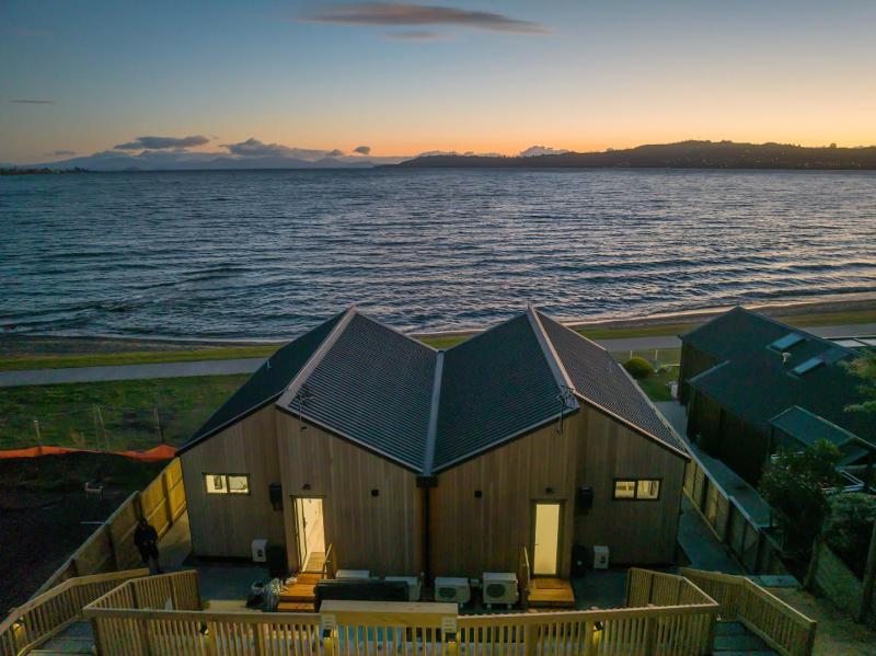 Roam Taupo Lake Front Unit 2 - Spa Pool - image 29