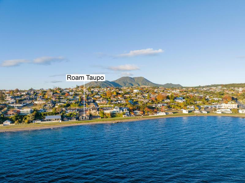Roam Taupo Lake Front Unit 2 - Spa Pool - image 20