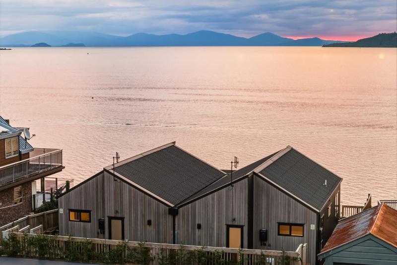 Roam Taupo Lake Front Unit 2 - Spa Pool - image 6
