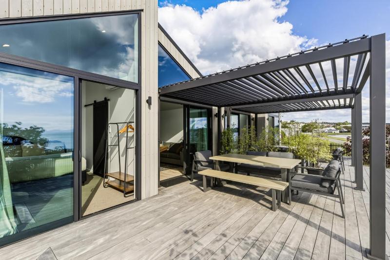 Roam Taupo Lake Front Unit 2 - Spa Pool - image 23