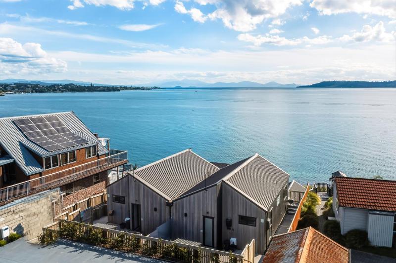 Roam Taupo Lake Front Unit 2 - Spa Pool - image 45
