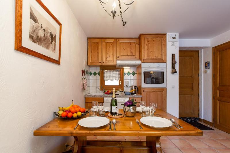 Apt Capucins22 Mont Blanc View 1BR w/ Balcony Garage - Happy Rentals - image 10