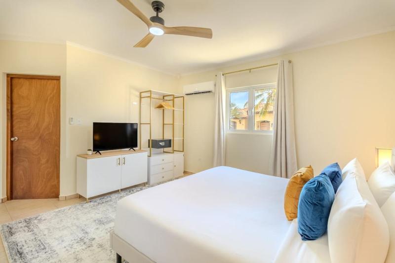 5 min to Beach Luxe Villa Opal Breeze by Bocobay - image 14