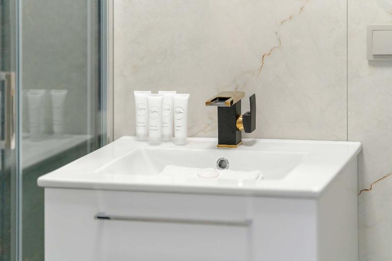 Spacious Family Apartment with a Balcony and Parking by Noclegi Renters - image 4