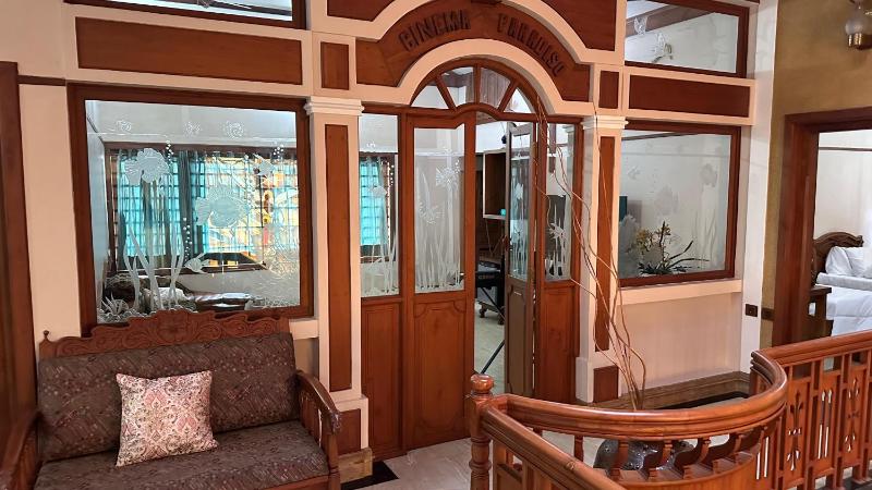 Luxstaykochi -Luxury Villa Near JLN Metro - image 38