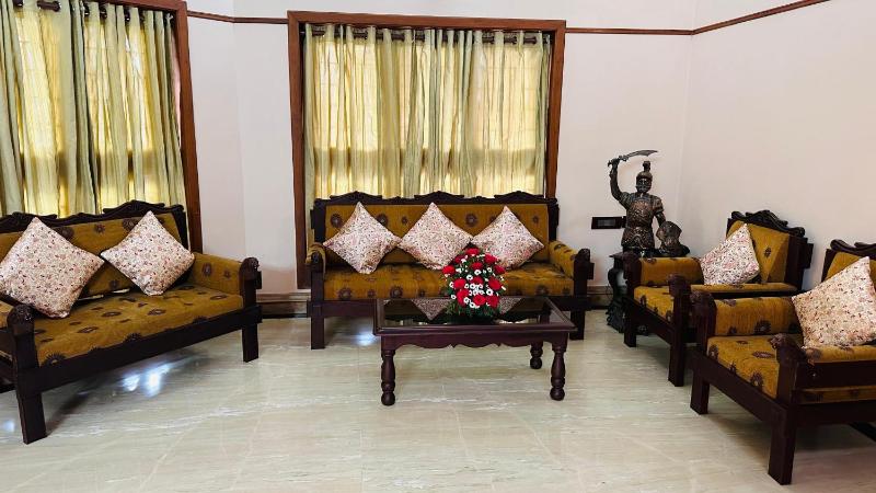 Luxstaykochi -Luxury Villa Near JLN Metro - image 18
