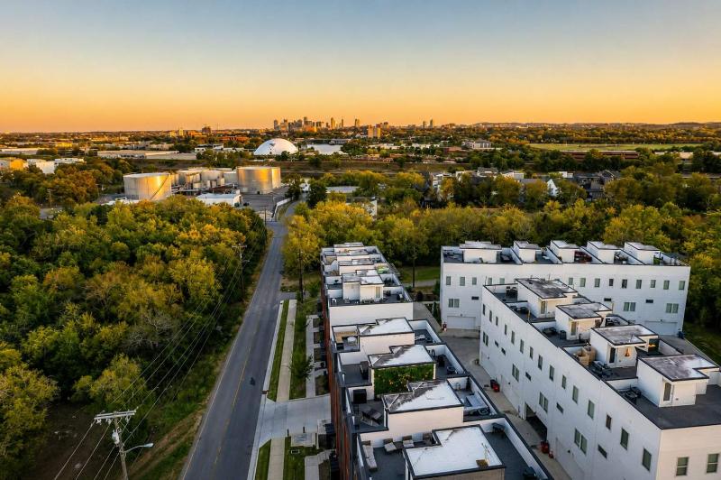 Skyline Serenity Spacious Nashville Retreat - image 6