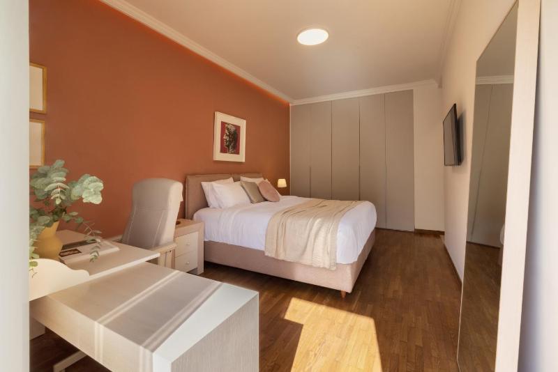 Signature Athenian Residence - image 4
