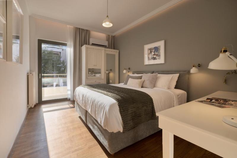 Signature Athenian Residence - image 3