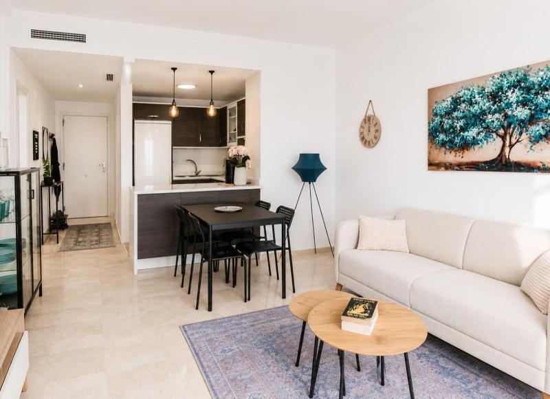 Cozy and quiet apartment with sea views - image 11