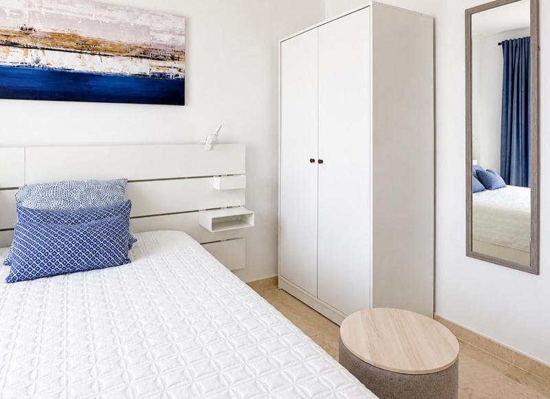 Cozy and quiet apartment with sea views - image 7