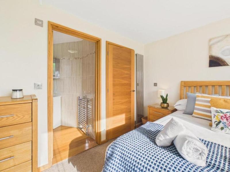 Apartment Sleeps 4 Enclosed Garden Pets Welcome - image 26
