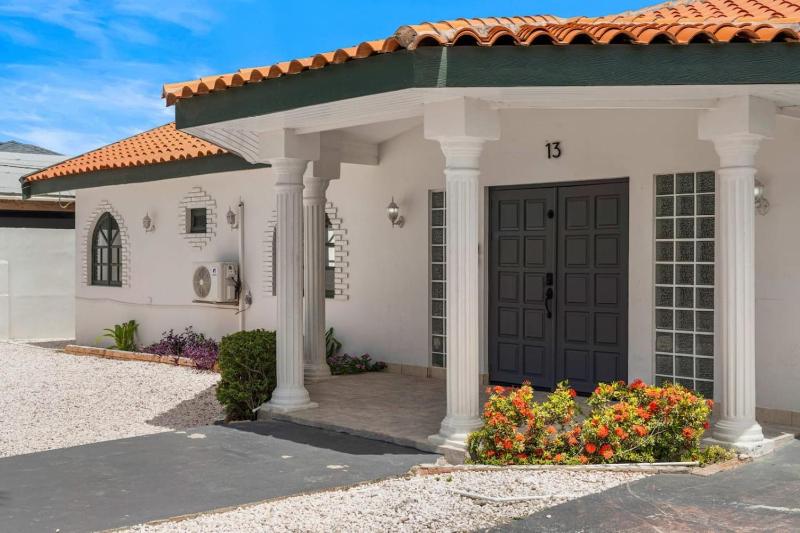 5BR Aruba Villa with Private Pool Near Eagle Beach - image 17