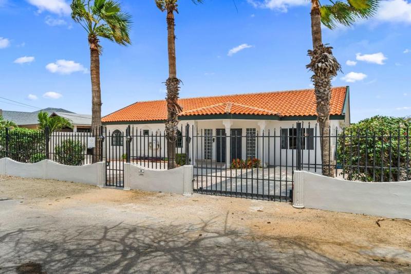 5BR Aruba Villa with Private Pool Near Eagle Beach - image 24