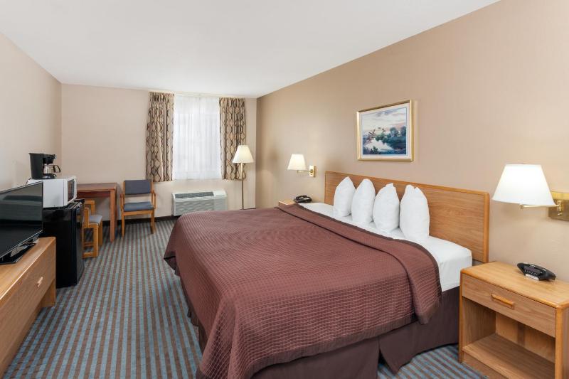 King Room - Non-Smoking image 4