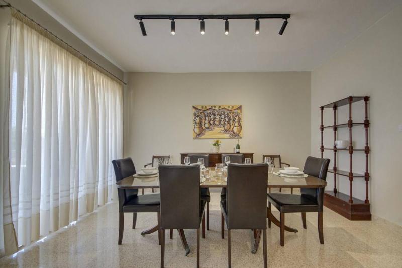 Dolce far niente Sliema Sea Front 3BD sleeps 8 - image 9