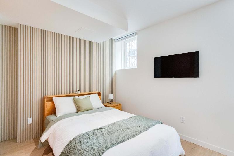 001 Cook - Loft in the Heart of Old Quebec - image 1