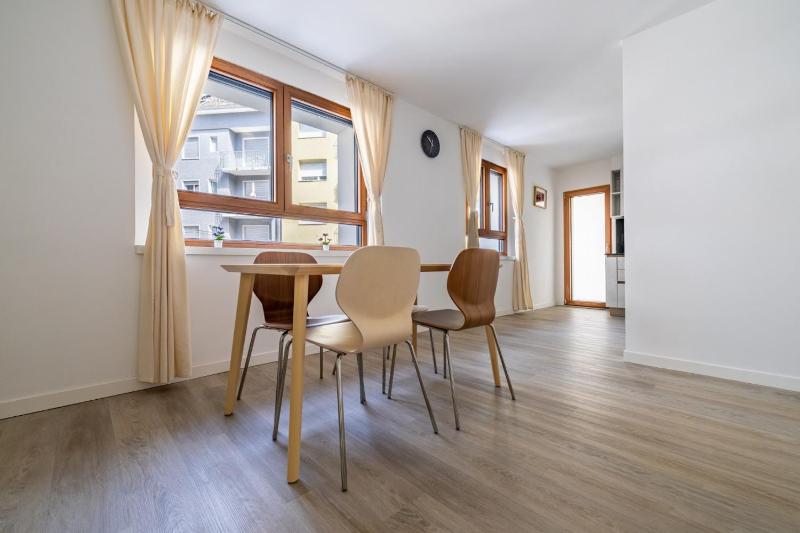 Pure living Apartment in Zürich Oerlikon - image 2