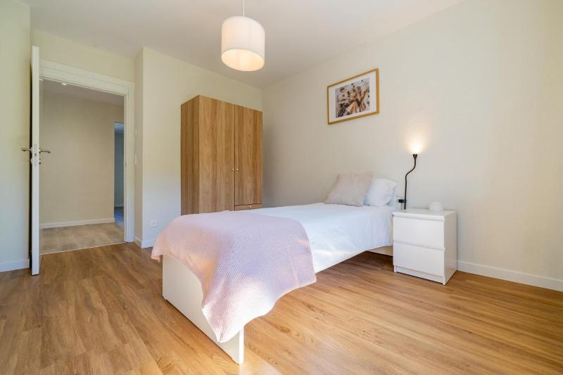 Leaf Apartment in Zurich Oerlikon - image 7