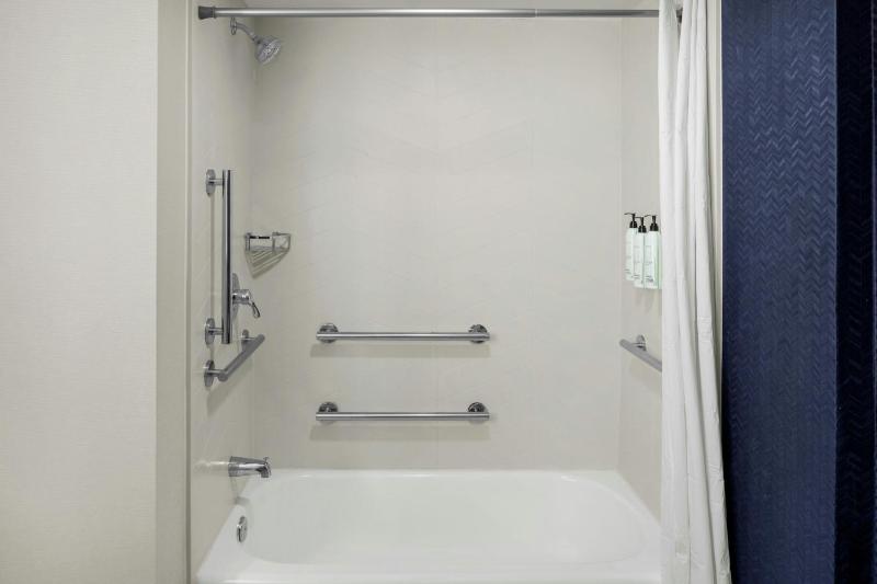 Fairfield Inn & Suites by Marriott Virginia Beach Oceanfront - image 18