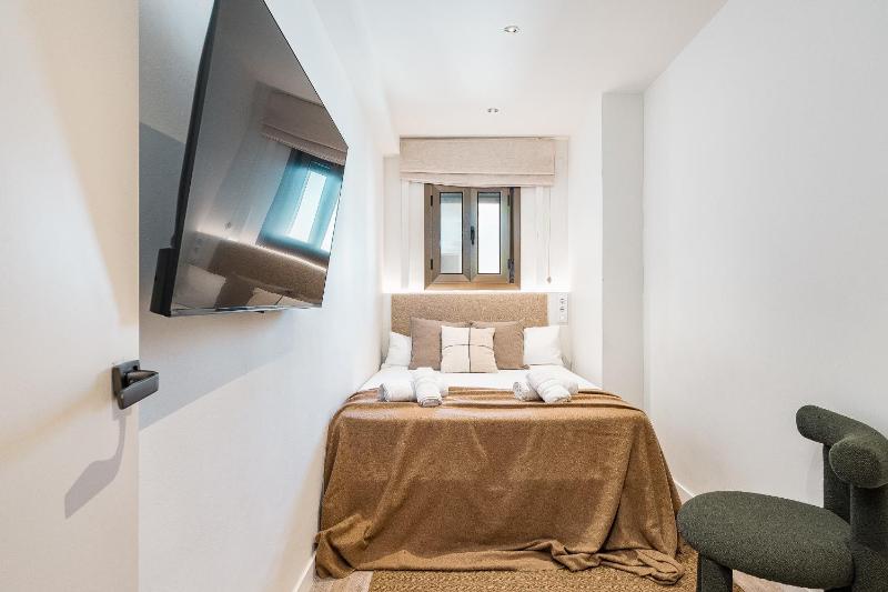 Beautiful Terrace Apartment near Plaza Espanya - image 4