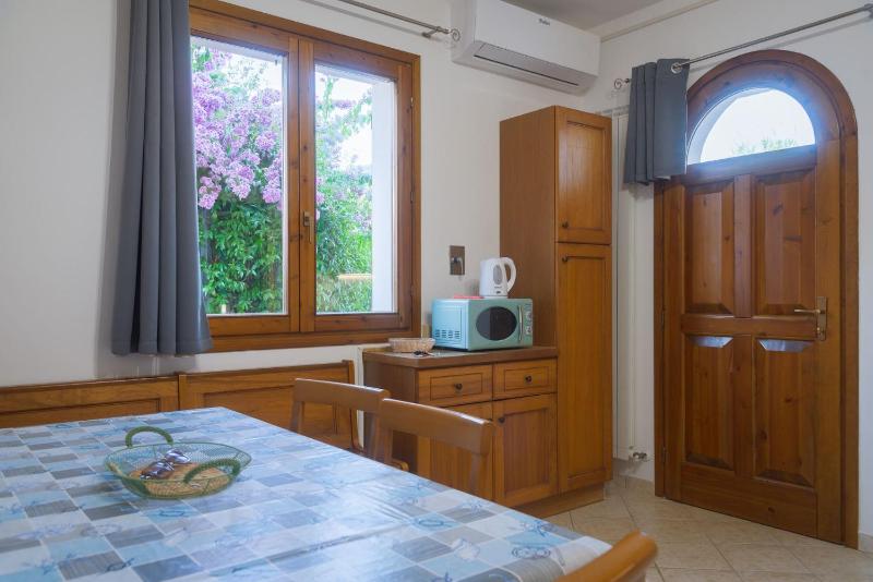 Appartamento Lacona Con Giardino - image 8