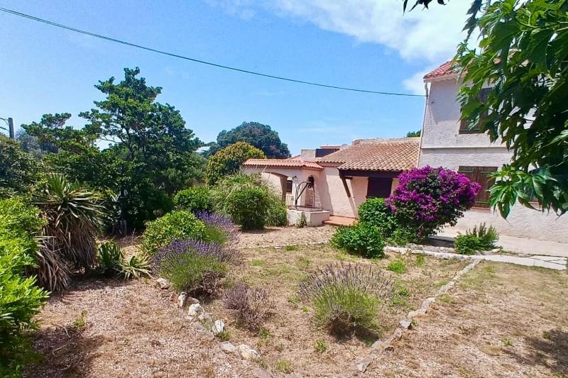 Family cottage facing the sea - image 41