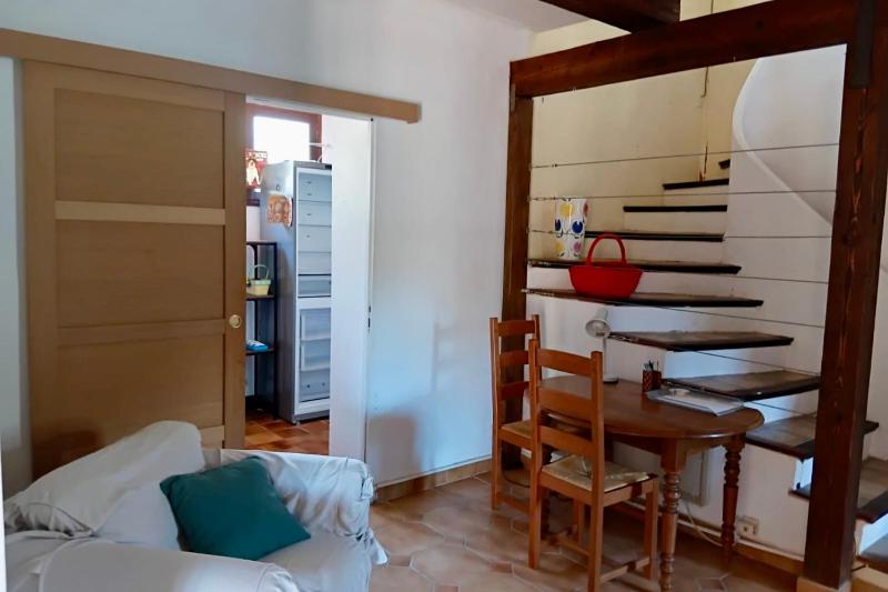 Family cottage facing the sea - image 40