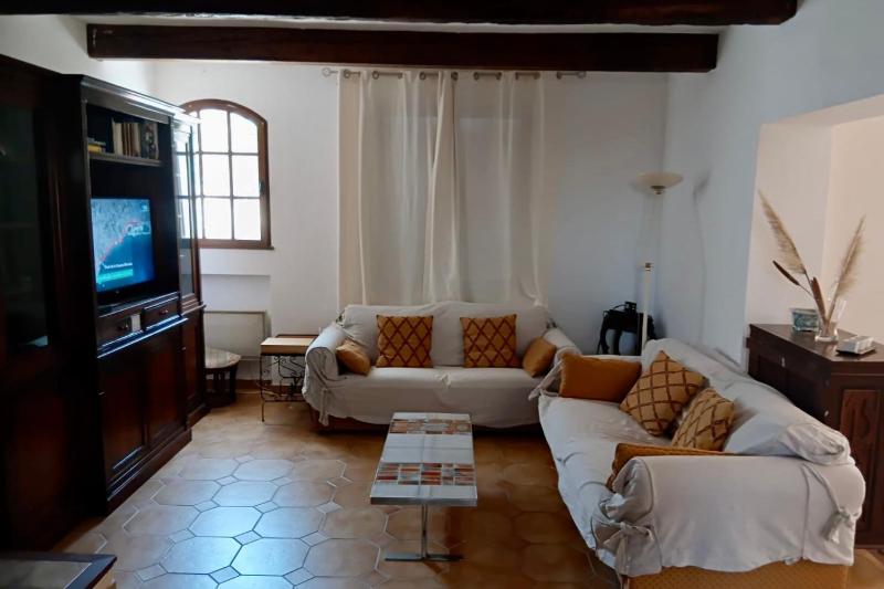 Family cottage facing the sea - image 38