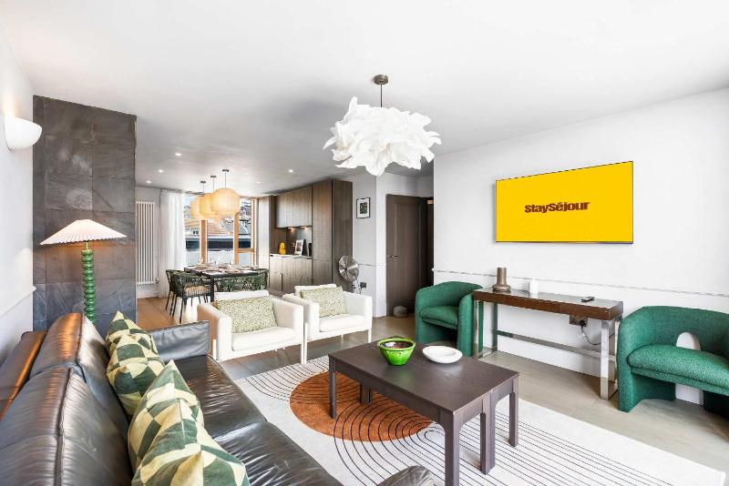 Hosted by StaySejour - Free Parking - Brighton Penthouse - Private Rooftop - 3 bedrooms - image 8