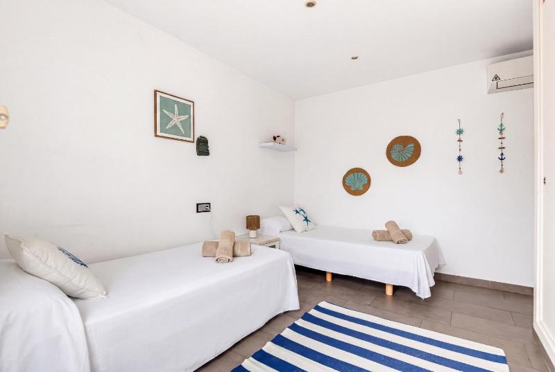 Magdalena 3 bedroom villa Cala Blanca - image 19