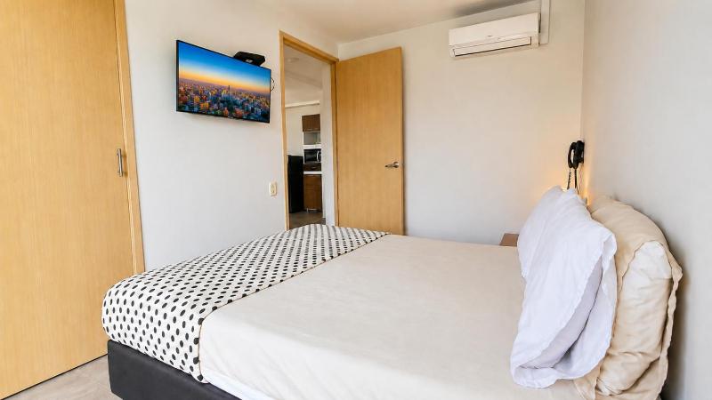 Cold AC-fast Wi-Fi-great location-Medellin fun - image 14