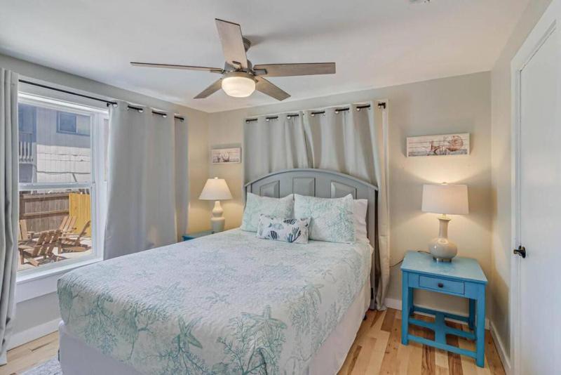 Sea Glass Cottage - image 21