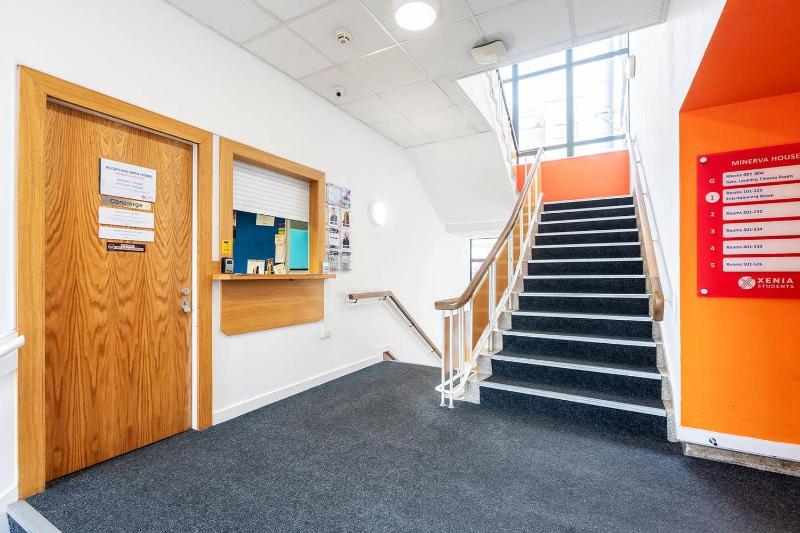 Newly Refurbished Studio Self Check-In Workspace - image 19