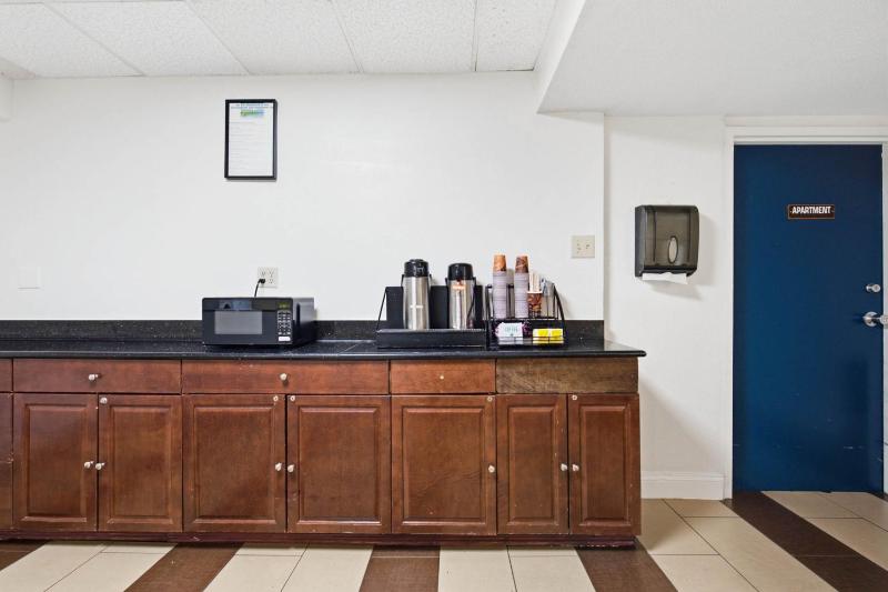 Motel 6-Washington DC - image 16