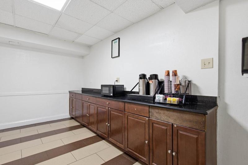 Motel 6-Washington DC - image 12