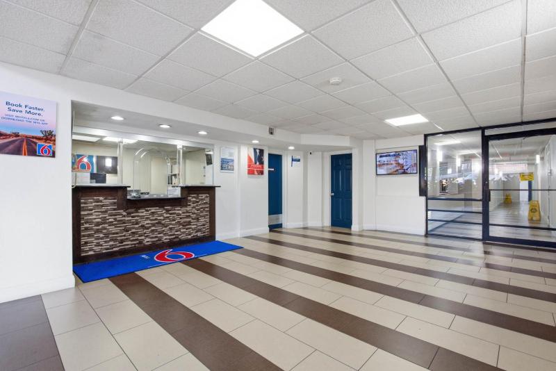 Motel 6-Washington DC - image 2