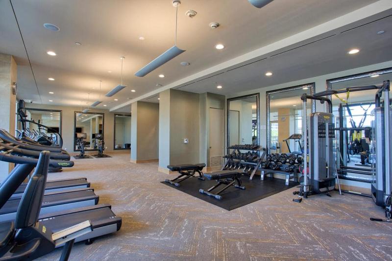 Level Dallas Uptown - image 19