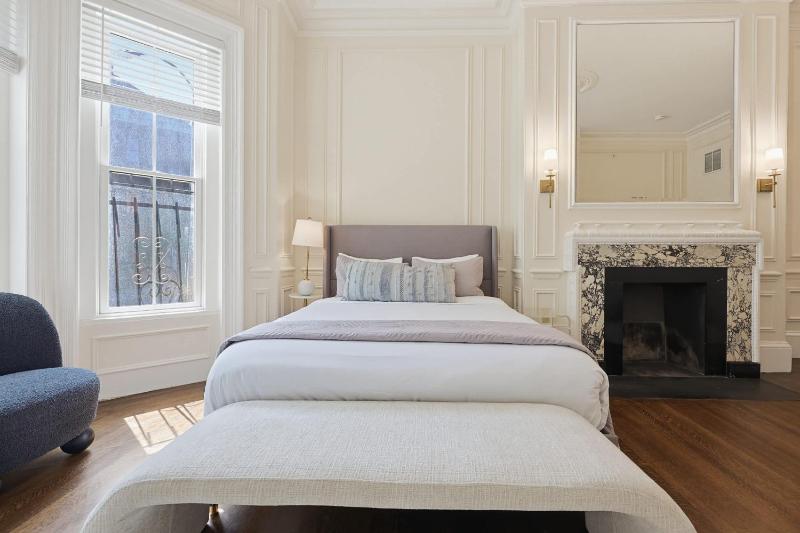 Elegant Back Bay Stay on Hereford Street - image 2