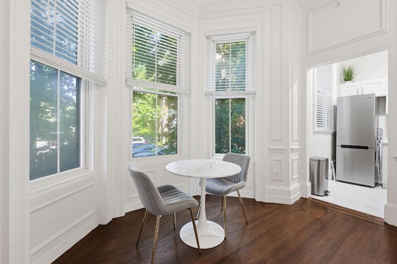 Elegant Back Bay Stay on Hereford Street - image 14