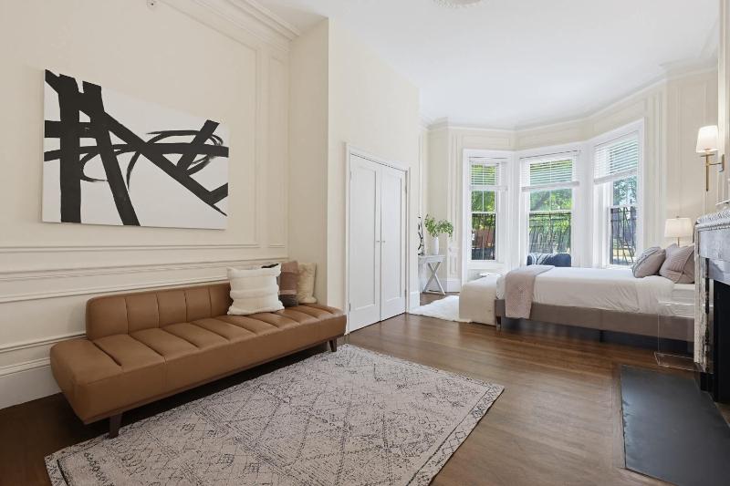 Elegant Back Bay Stay on Hereford Street - image 3